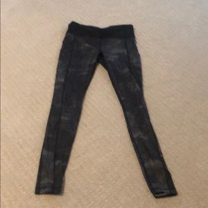 Lululemon legging black and grey scales print